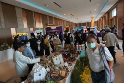 20231228100853.jpg - การจัดนิทรรศการประชุมสัมมนาวิชาการเพื่อสร้างและพัฒนากำลังคนที่มีทักษะและสมรรถนะสูง โครงการผลิตบัณฑิตพันธุ์ใหม่  | https://facagri.cmru.ac.th/web