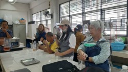 20231228113833(1).jpg - ต้อนรับผู้แทนมูลนิธิพัฒนาชนบท วัดป่าดาราภิรมณ์ เยี่ยมชมโรงงานต้นแบบแปรรูปผลิตผลทางการเกษตร | https://facagri.cmru.ac.th/web