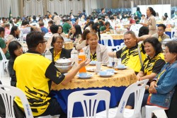 20240209192935.jpg - บรรยากาศงานเลี้ยง การแสดงพิธีปิด มอบรางวัลพิเศษ และการมอบธงเจ้าภาพครั้งต่อไป | https://facagri.cmru.ac.th/web