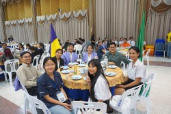 20240209192938.jpg - บรรยากาศงานเลี้ยง การแสดงพิธีปิด มอบรางวัลพิเศษ และการมอบธงเจ้าภาพครั้งต่อไป | https://facagri.cmru.ac.th/web
