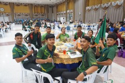 20240209192958.jpg - บรรยากาศงานเลี้ยง การแสดงพิธีปิด มอบรางวัลพิเศษ และการมอบธงเจ้าภาพครั้งต่อไป | https://facagri.cmru.ac.th/web