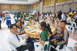 20240209193002.jpg - บรรยากาศงานเลี้ยง การแสดงพิธีปิด มอบรางวัลพิเศษ และการมอบธงเจ้าภาพครั้งต่อไป | https://facagri.cmru.ac.th/web