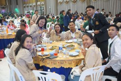 20240209193008.jpg - บรรยากาศงานเลี้ยง การแสดงพิธีปิด มอบรางวัลพิเศษ และการมอบธงเจ้าภาพครั้งต่อไป | https://facagri.cmru.ac.th/web