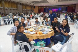 20240209193021.jpg - บรรยากาศงานเลี้ยง การแสดงพิธีปิด มอบรางวัลพิเศษ และการมอบธงเจ้าภาพครั้งต่อไป | https://facagri.cmru.ac.th/web