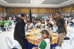 20240209193029.jpg - บรรยากาศงานเลี้ยง การแสดงพิธีปิด มอบรางวัลพิเศษ และการมอบธงเจ้าภาพครั้งต่อไป | https://facagri.cmru.ac.th/web