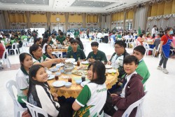 20240209193032.jpg - บรรยากาศงานเลี้ยง การแสดงพิธีปิด มอบรางวัลพิเศษ และการมอบธงเจ้าภาพครั้งต่อไป | https://facagri.cmru.ac.th/web