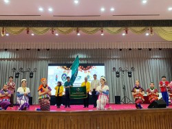 20240209193102(1).jpg - บรรยากาศงานเลี้ยง การแสดงพิธีปิด มอบรางวัลพิเศษ และการมอบธงเจ้าภาพครั้งต่อไป | https://facagri.cmru.ac.th/web