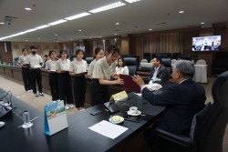 20240311155749.jpg - พิธีลงนามความร่วมมือการเรียนรู้ร่วมกันด้านระบบอาหารในสถานศึกษา ระหว่างมหาวิทยาลัยราชภัฏเชียงใหม่กับเครือข่าย 7 แห่ง | https://facagri.cmru.ac.th/web
