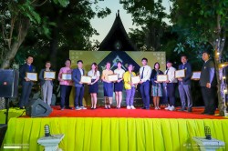 20240313152107.jpg - พิธีรับ-ส่งมอบหน้าที่ให้กับผู้นำนักศึกษา และพิธีมอบเกียรติบัตรผู้นำนักศึกษา ประจำปีการศึกษา 2566 และ 2567 | https://facagri.cmru.ac.th/web